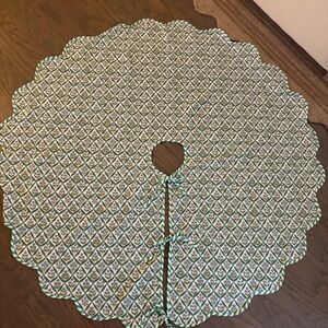 Scalloped block print tree skirt
